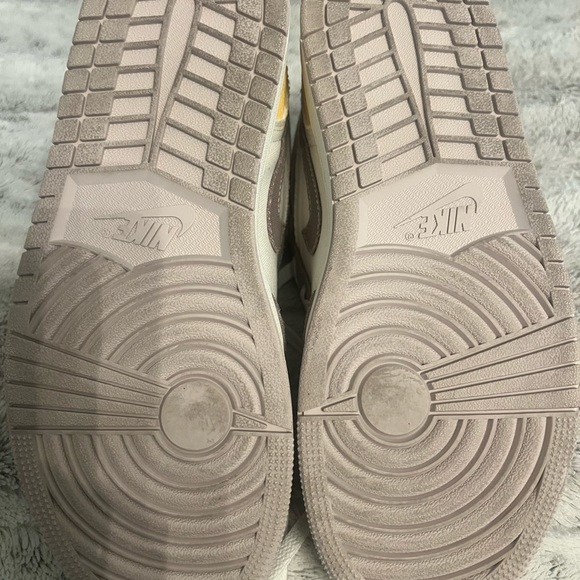 Air Jordan 1 - Picture 4 of 5